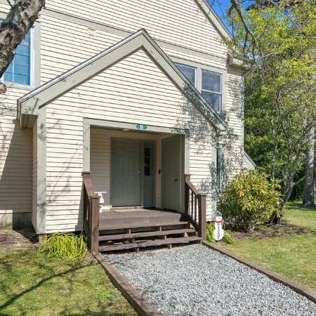 Spacious Corner Townhouse from Mt. Snow! Private Hot Tub!