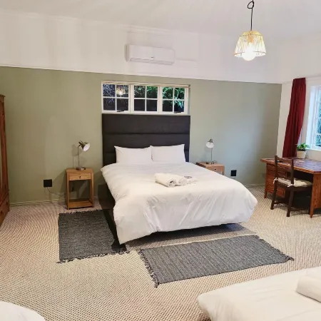 Guinea Fowl Lodge - Lagoon & Heads View B&B, Central Knysna