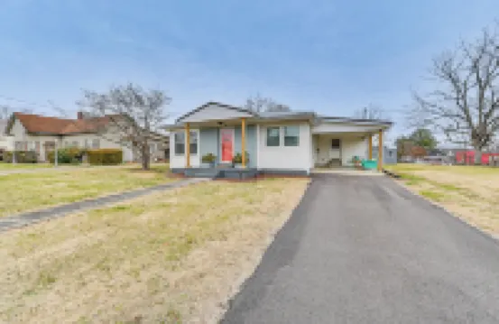 Charming Cave City Vacation Rental w/ Fire Pit!