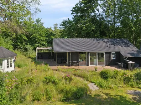 "Thora" - 800m from the Sea Отели в г. Нюкёбинг