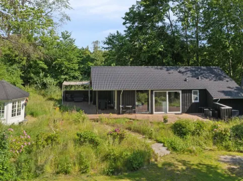 "Thora" - 800m from the Sea