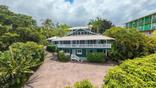 Big Island Retreat Hotels in Captain Cook