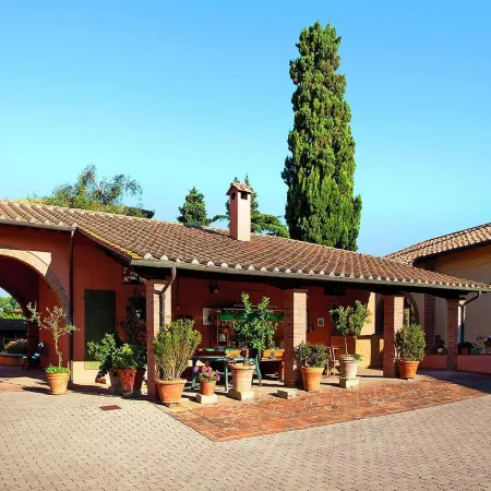 Apartment in Vinci with Pool & Wellness