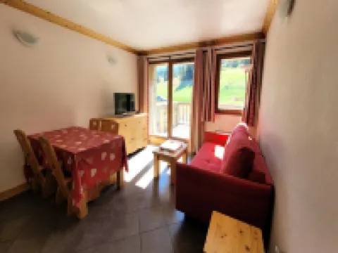 2 Rooms for 4 People