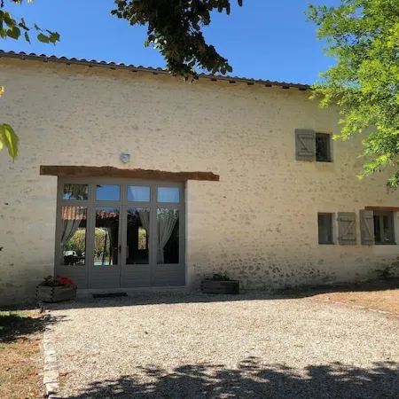 Villa with Pool in Dordogne Countryside