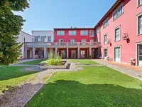 Garden & Wine Country Stay Hotels near The Mall Outlet