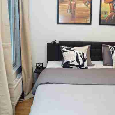 Relax & Explore, Sauna, Metro & Malls 3 Mins Away Rooms