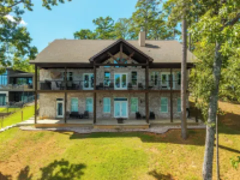 New Hot Springs Lakehouse with Double Stall Dock & Boat for Rent!