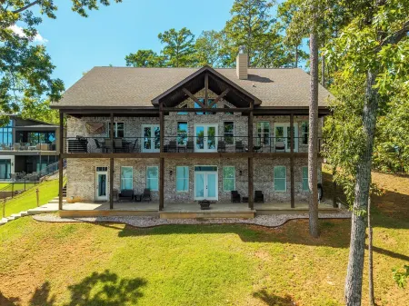 New Hot Springs Lakehouse with Double Stall Dock & Boat for Rent!