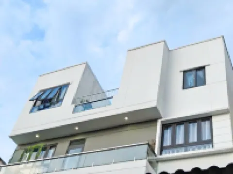 เออร์บาเนสต์ เซอร์วิสอพาร์ตเมนต์ - ใกล้สนามบิน