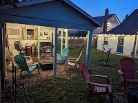 Cheerful & cozy 3 bedroom cottage near lake with hot tub