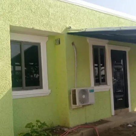 1 Bedroom House Sleeps 2 - Aircon - Free Parking