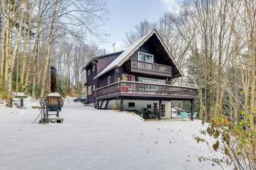 Pet-Friendly Home w/ Deck: 4 Mi to Jay Peak Resort - 3-Star