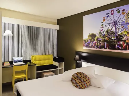 Ibis Styles Porto Alegre Centro Отели рядом с достопримечательностью «Public Library»