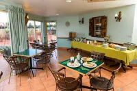 Villa Mirasol Motor Inn - breakfast