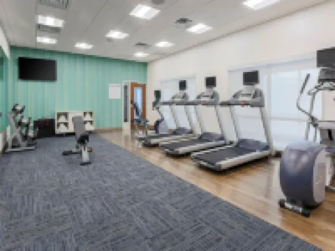 Holiday Inn Express & Suites CHICAGO O'HARE AIRPORT by IHG Hotels in Des Plaines