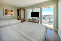 Commander Hotel & Suites