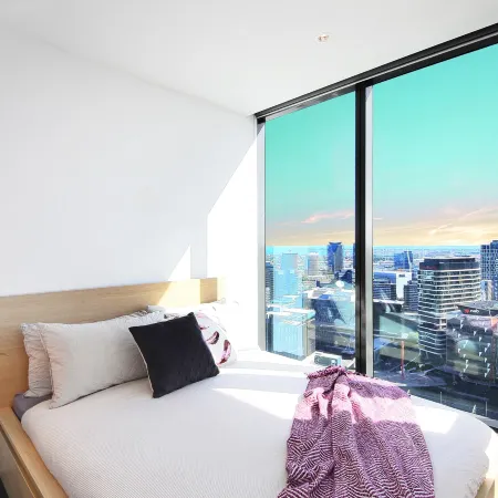 Stylish CBD Apartment with Stunning Harbour Views