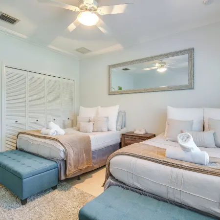 Canal Access & Pool: Lighthouse Point Getaway!