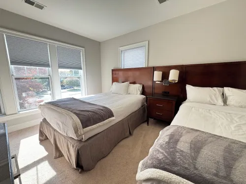 Gorgeous Spacious House 5BR 9Beds and Private Parking