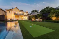 ★ Luxe Thomas Mansion ★ | hot tub, pool, fire pit!