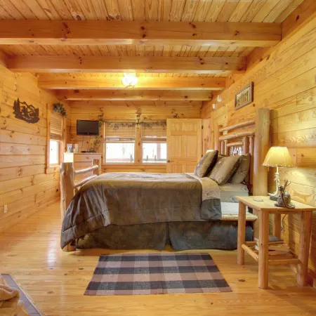 Secluded Smoky Mountain Cabin w/ Wraparound Deck!
