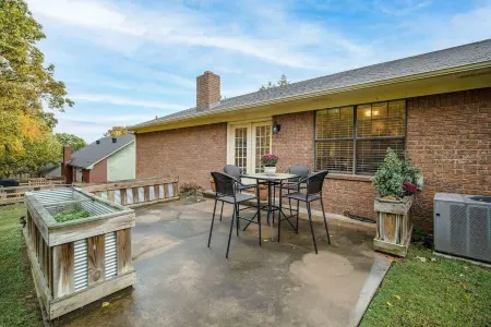 Cozy Cove-Cute 3BR in Town