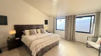 Modern Lux Ajijic 2 Bed Home -Fantastic Location -Bikes -Gym -Pickleball Court Hotels in Chapala