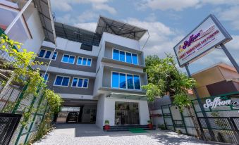 Treebo VSaffron Regency, Punnamada Lake