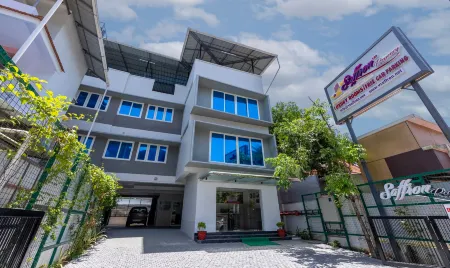 Treebo VSaffron Regency, Punnamada Lake