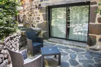 Aux Caprices d'Aubrac فنادق في Curieres