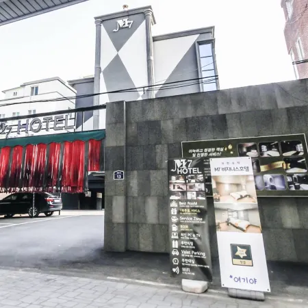 M7 Business Hotel Отели рядом с достопримечательностью «Храм Тодогам»