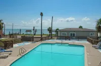 Waterfront Views in Rockport–FultonStay at Our Charming Motel Room. - Pools