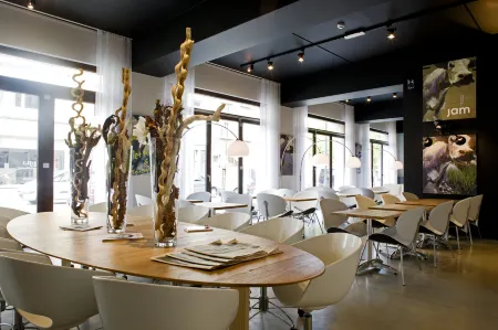 Banks Antwerp Отели рядом с достопримечательностью «Музей Плантена — Моретуса»