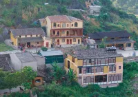 Khói Homestay and Restaurant Hotels in 