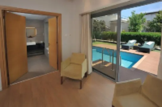 E-Hotel Larnaca Resort & Spa