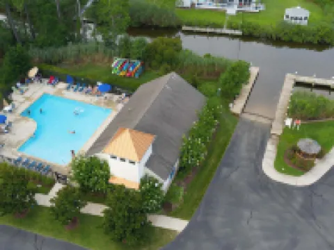 クリークサイド ゲッタウェイ ステイ フォー 8 ミルビルのホテル