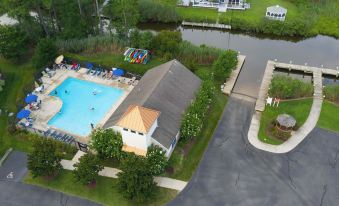 Creekside Getaway Stay for 8