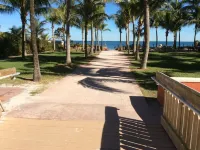 Keybiscayne Charmer half a block from private Beach, Restaurants and Boutiques!!