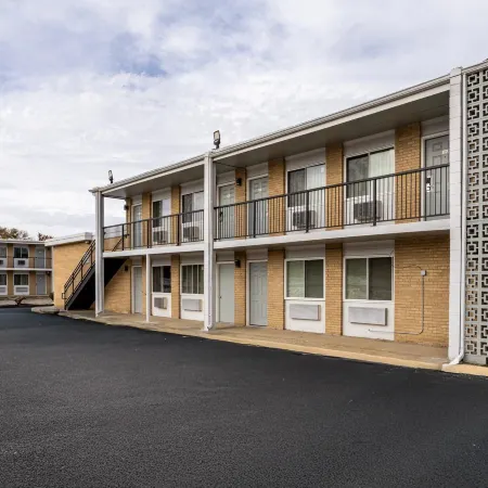 Super 8 by Wyndham Rockford South