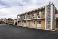 Super 8 by Wyndham Rockford South Hotels in Rockford