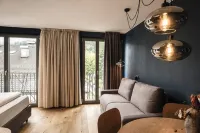 The Post Apartments - Balcony