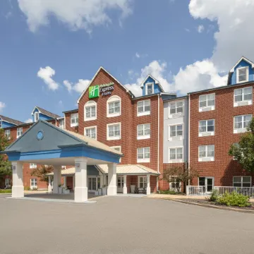 Holiday Inn Express & Suites ST. LOUIS WEST-O'FALLON by IHG