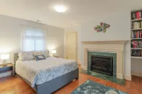 Hot Tub + Private Beach: Waterfront Urbanna Escape - 3-Star