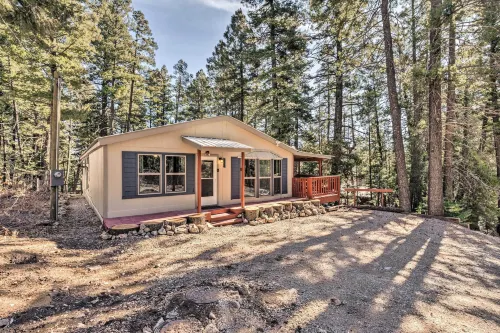 Relaxing Lincoln Forest Retreat w/ Wraparound Deck - Alojamientos