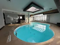 Wyndham Garden Medicine Hat Conference Center - piscina