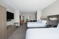 Holiday Inn Express Pembroke by IHG - parking