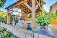 6 Mi to Autzen Stadium: Family Home w/ Hot Tub!