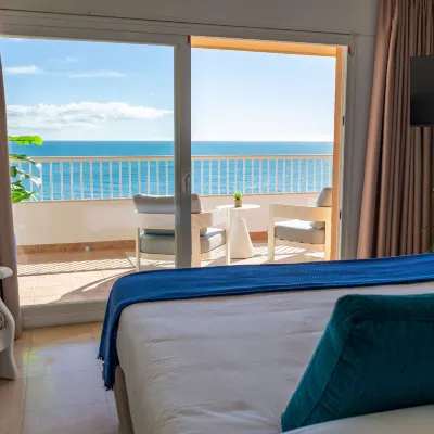 Apartamentos la Jabega Hotels near Miramar Shopping Centre