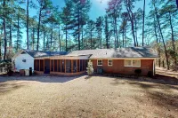 6 Mi to Dtwn: 'Macon Memories' Dog-Friendly Haven - 4-Star